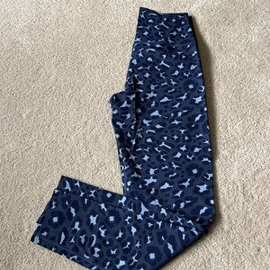 114 Offline by Aerie Size Medium goals 7/8 leggings  leopard print